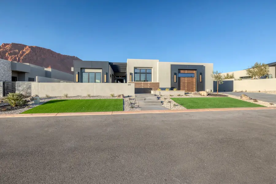 697 E Coral Autumn Ln, Ivins, UT 84738 - Image #2