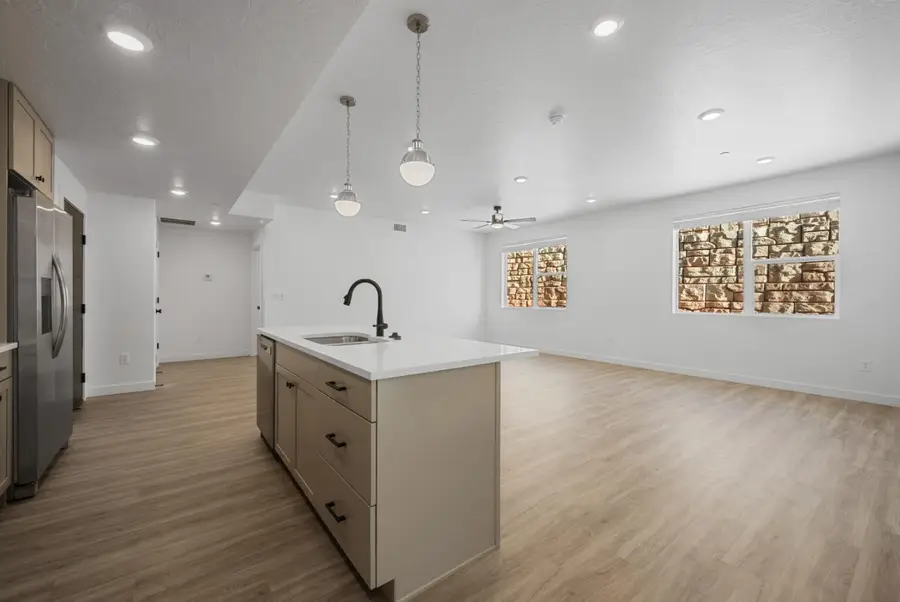 226 N Cliff Side Dr #L200, Hurricane, UT 84737 - Image #2