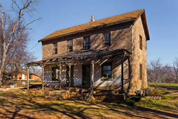 83 W 100 S, Virgin, UT 84779