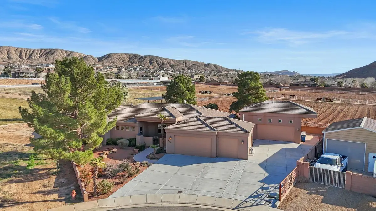 720 E Meadow Ln, Washington, UT 84780 - Image #1