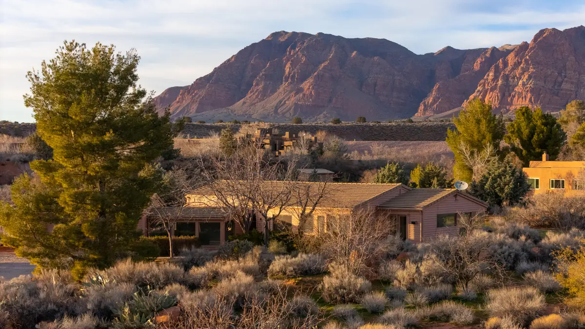 1424 W Willow Springs Cir, Ivins, UT 84738 - Image #1