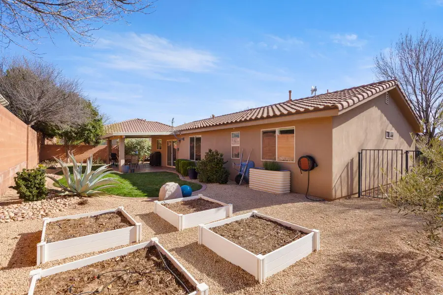 933 N Ocotillo Dr, Washington, UT 84780 - #2