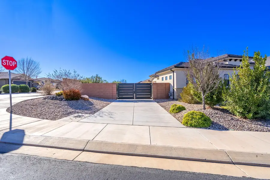 3384 E Barrel Roll Dr, Saint George, UT 84790 - #3
