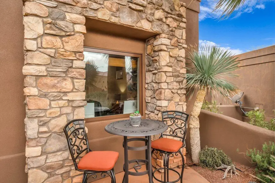 2090 N Tuweap Dr #2, Saint George, UT 84770 - #3