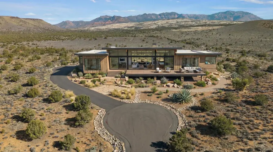 33 W Peregrine Cir, Dammeron Valley, UT 84783 - #2