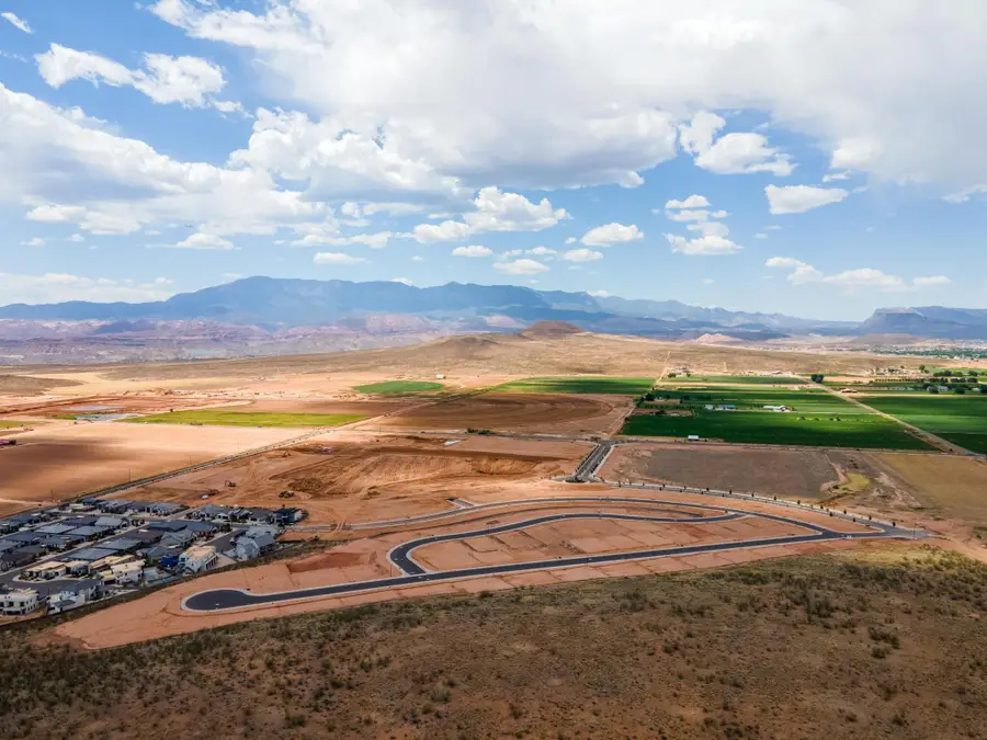 1784 W Monument Valley Rd Rd, Hurricane, UT 84737 - #3