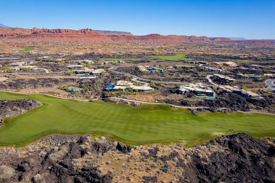 2452 South Village Dr, Santa Clara, UT 84765 - #2