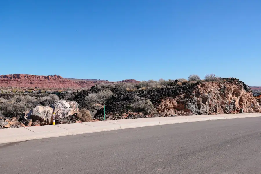 2417 Lava Vista Dr, Santa Clara, UT 84765 - #3