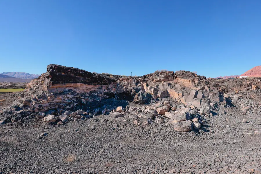 2427 Phil Smith Ct, Santa Clara, UT 84765 - #3