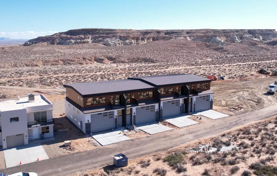 1326 E Lone Rock View, Big Water, UT 84741 - #2