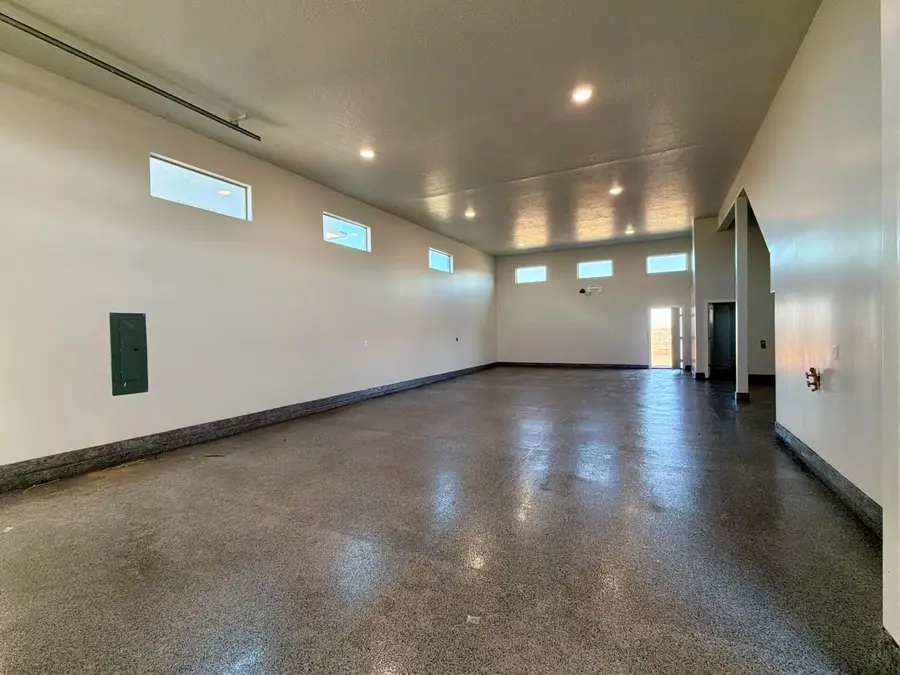 1326 E Lone Rock View, Big Water, UT 84741 - #3