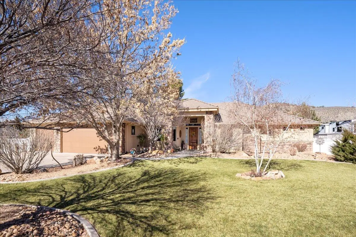 1112 W Sapphire Dr, Saint George, UT 84770 - #1