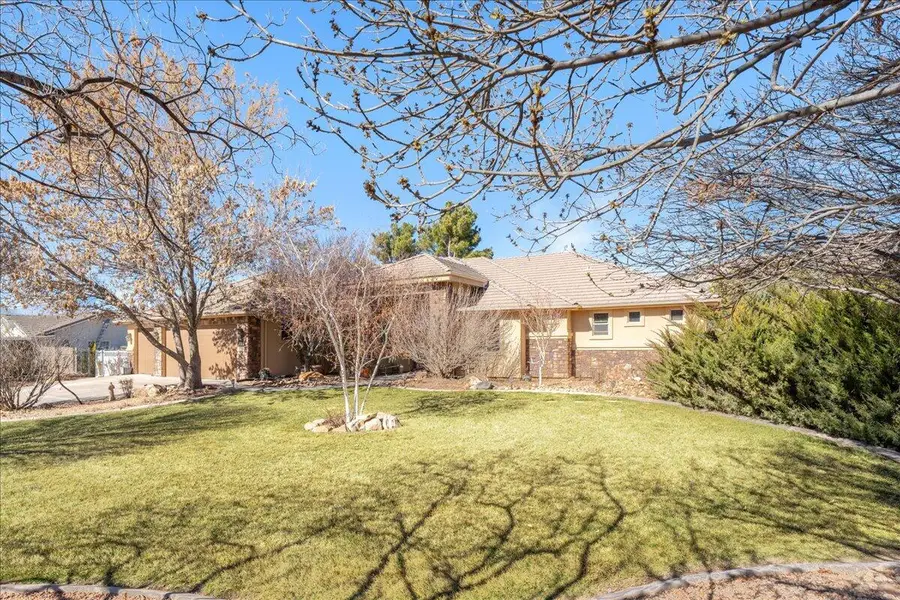 1112 W Sapphire Dr, Saint George, UT 84770 - #3