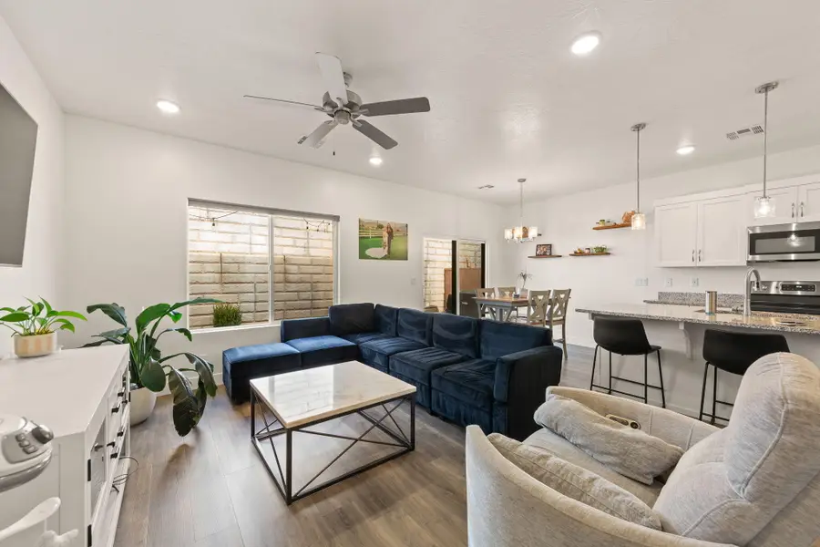 584 S Riverbed Dr, Washington, UT 84780 - #3