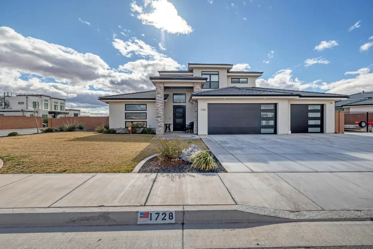 1728 E Ridgeline Cir, Saint George, UT 84790 - #1