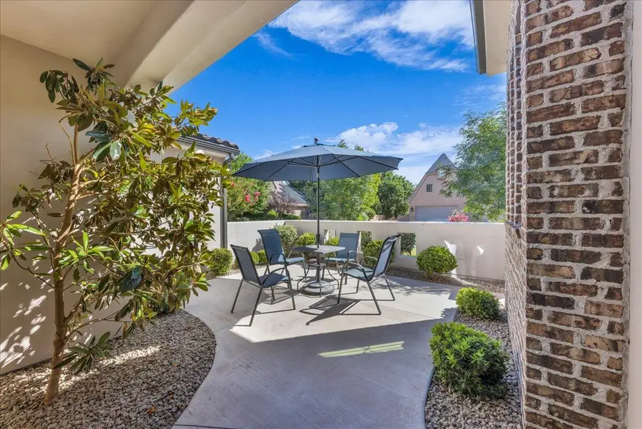 1555 W Woodsview Ln, Saint George, UT 84770 - #3