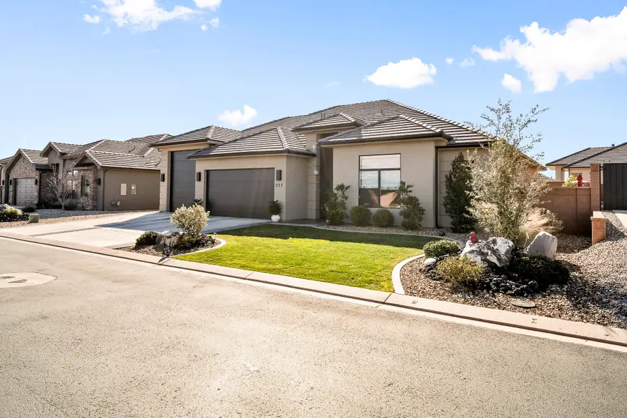 257 W Peaceful Ln, Ivins, UT 84738 - #2