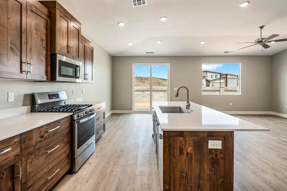 3049 W 700 N, Hurricane, UT 84737 - #1