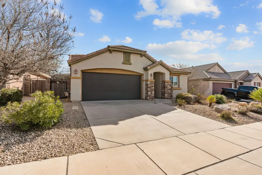 1176 N Crown King Ave, Washington, UT 84780 - #2