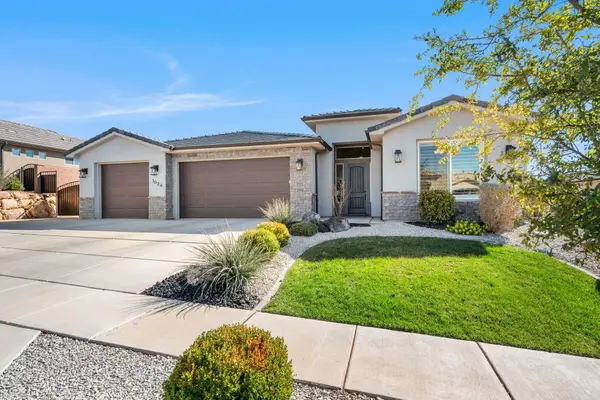 1024 E Roadrunner Dr, Washington, UT 84780