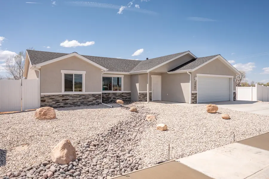 3879 N Hawks Landing Lp, Enoch, UT 84721 - #2