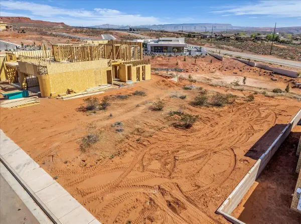 1314 N Lozano Rd, Washington, UT 84780