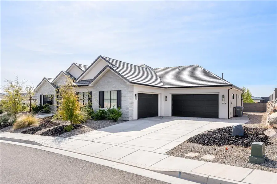 719 W Scenario St, Washington, UT 84780 - #3