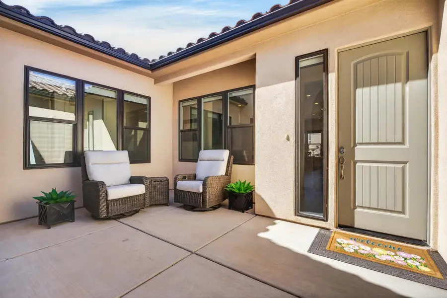 111 N Black Canyon Ave, Washington, UT 84780 - #2