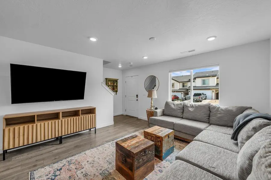 1749 S Devils Garden Ln, Washington, UT 84780 - #2