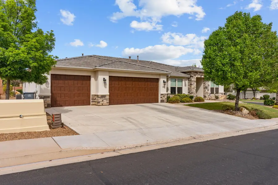 2204 W Courtyard Dr, Saint George, UT 84770 - #2