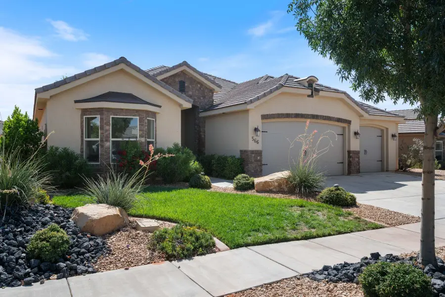 566 N Sage Crest Dr, Washington, UT 84780 - #2