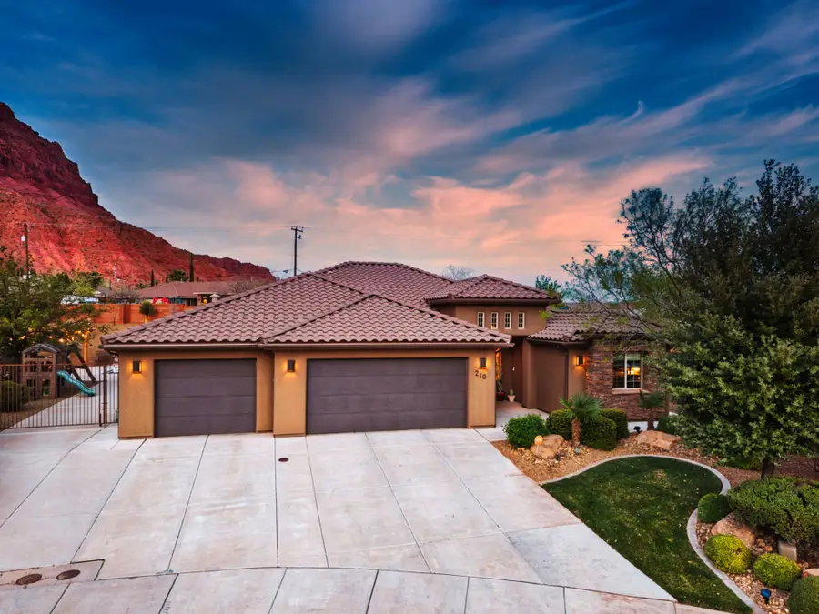210 W Talon Ct, Ivins, UT 84738 - #2