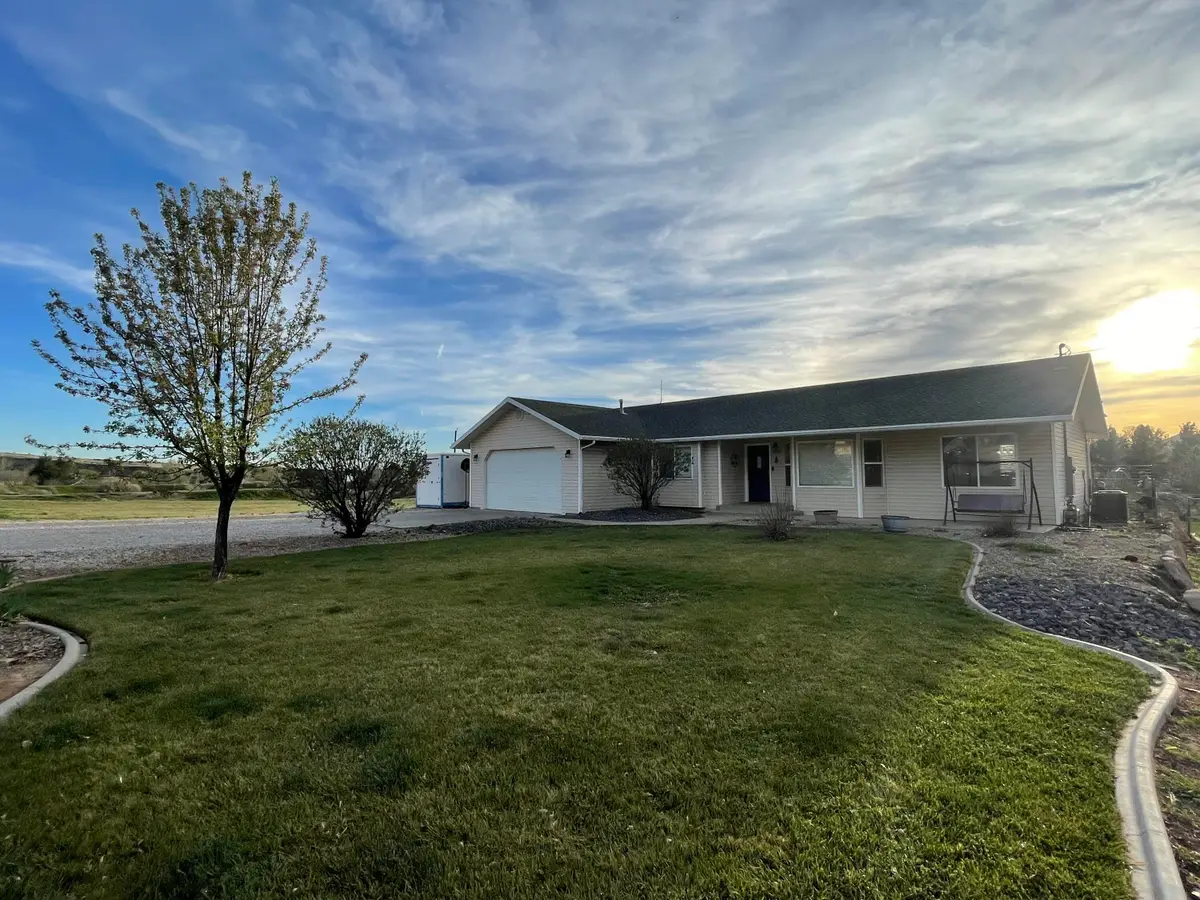 8129 N Diamond Valley Dr, Saint George, UT 84770 - #1