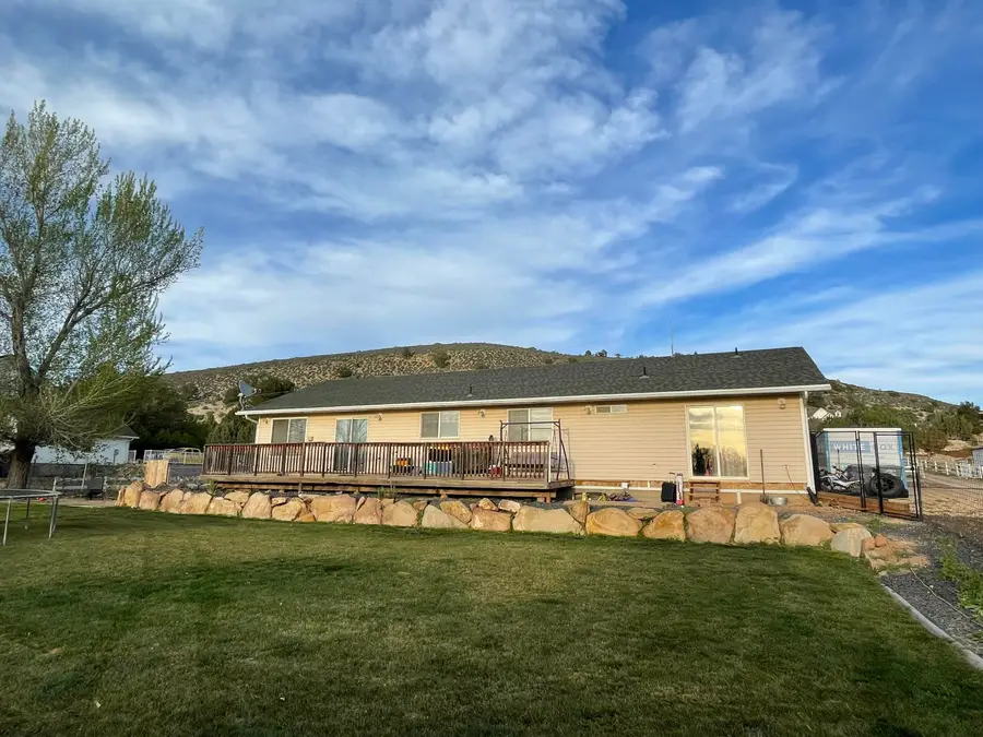 8129 N Diamond Valley Dr, Saint George, UT 84770 - #3