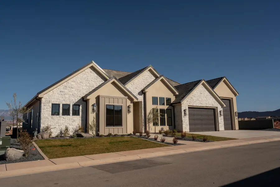 425 E Forrest Paddock Dr, Washington, UT 84780 - #3