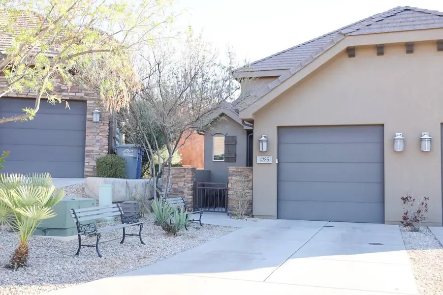 4285 E Razor Ridge Dr, Washington, UT 84780 - #2