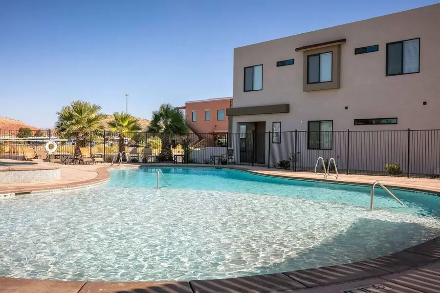 2335 N Canyon Greens Dr, Washington, UT 84780 - #2