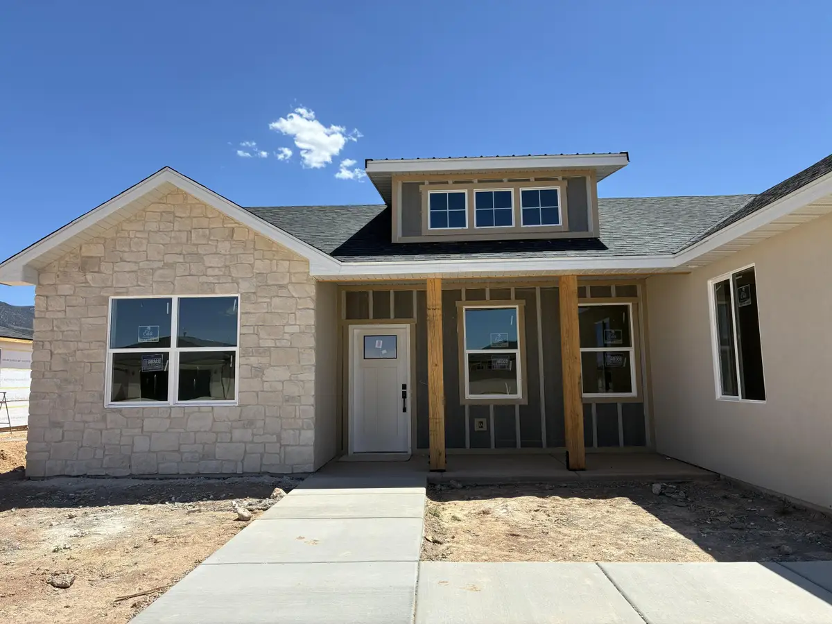 946 E Remington Rd, Enoch, UT 84721 - #1