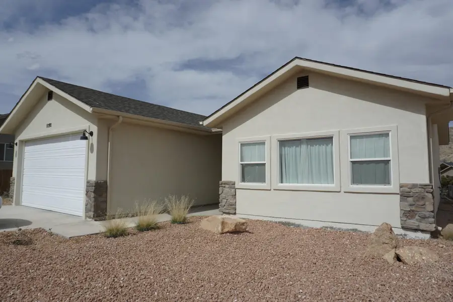 1090 S Independence Dr, Big Water, UT 84741 - #2