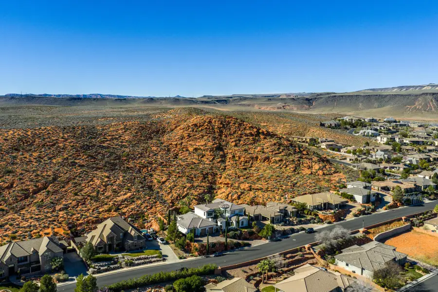 1081 N Sunset Dr, Washington, UT 84780 - #3