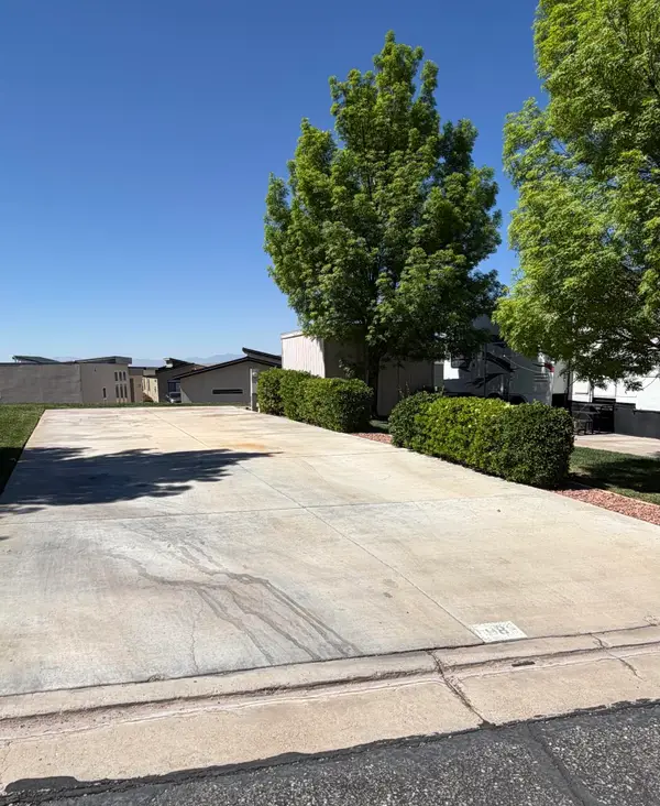 98 Lava Rd, Hurricane, UT 84737