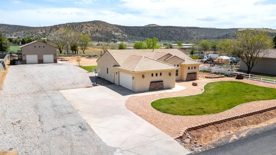 7776 N Wagon Rd, Saint George, UT 84770 - #3