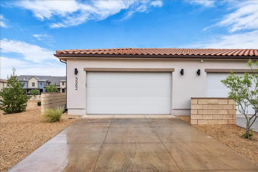 5562 S Carnelian Parkway, Saint George, UT 84790 - #2