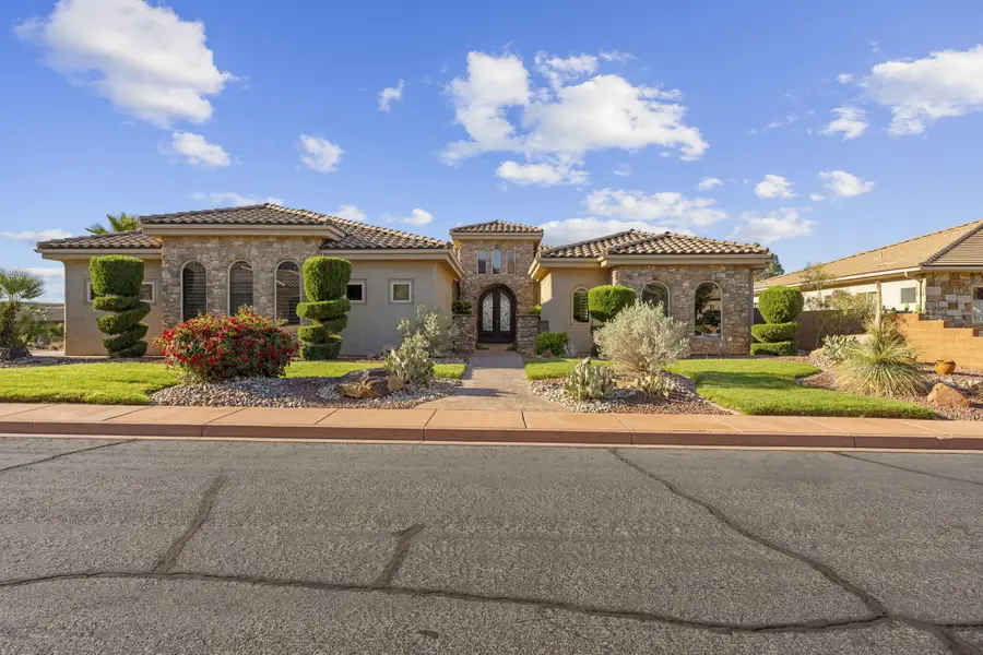 452 W Tenaya Dr, Ivins, UT 84738 - #2