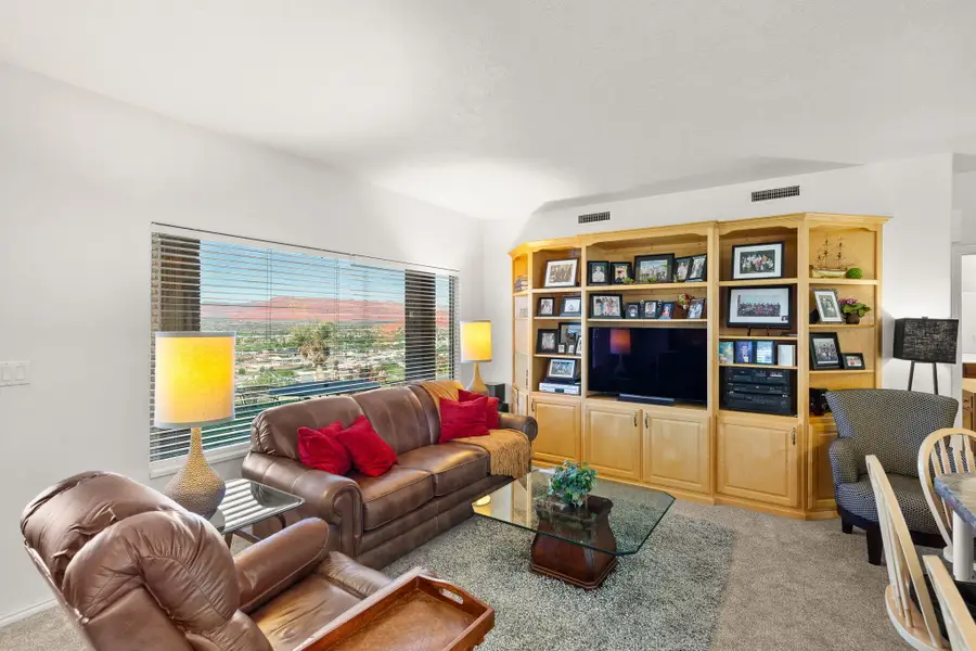 579 N Ridgecrest Cir, Saint George, UT 84770 - #3