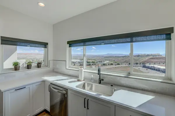 840 N Twin Lakes Dr #404, St George, UT 84770