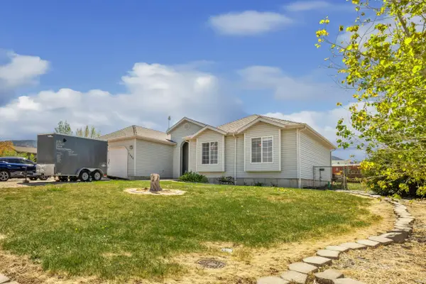 1590 E Highland Trails Dr, Enoch, UT 84721