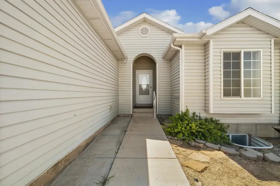 1590 E Highland Trails Dr, Enoch, UT 84721 - #3