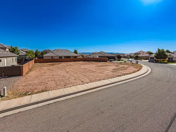 422 E Saddleback Rd, Washington, UT 84780