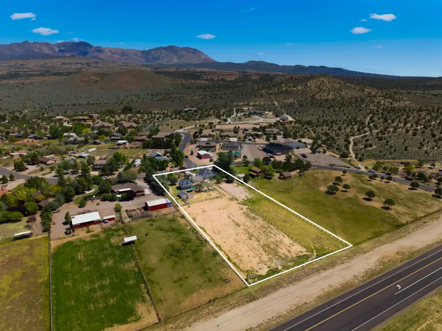 885 N Horsemans Park Dr, Dammeron Valley, UT 84783 - #3